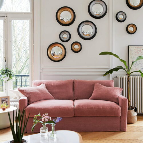 bäddsoffa med rosa linnetyg