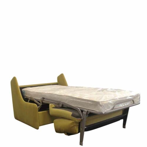 Gul bäddfåtölj utbäddad från Hovden