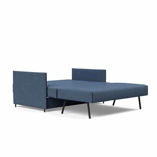 Luoma bäddsoffa utbäddad i blått tyg från Danska Innovation Living