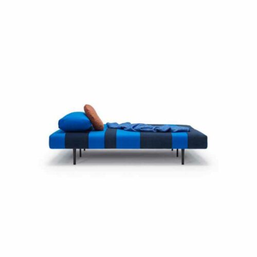 Conlix patchwork bäddsoffa i blå färg från Innovation Living