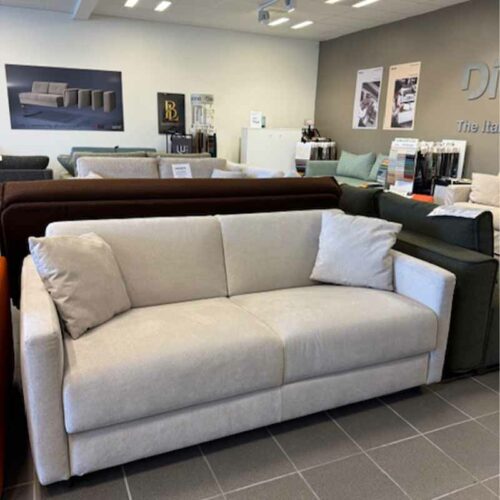 Tokyo bäddsoffa från Dienne i vitt tyg.