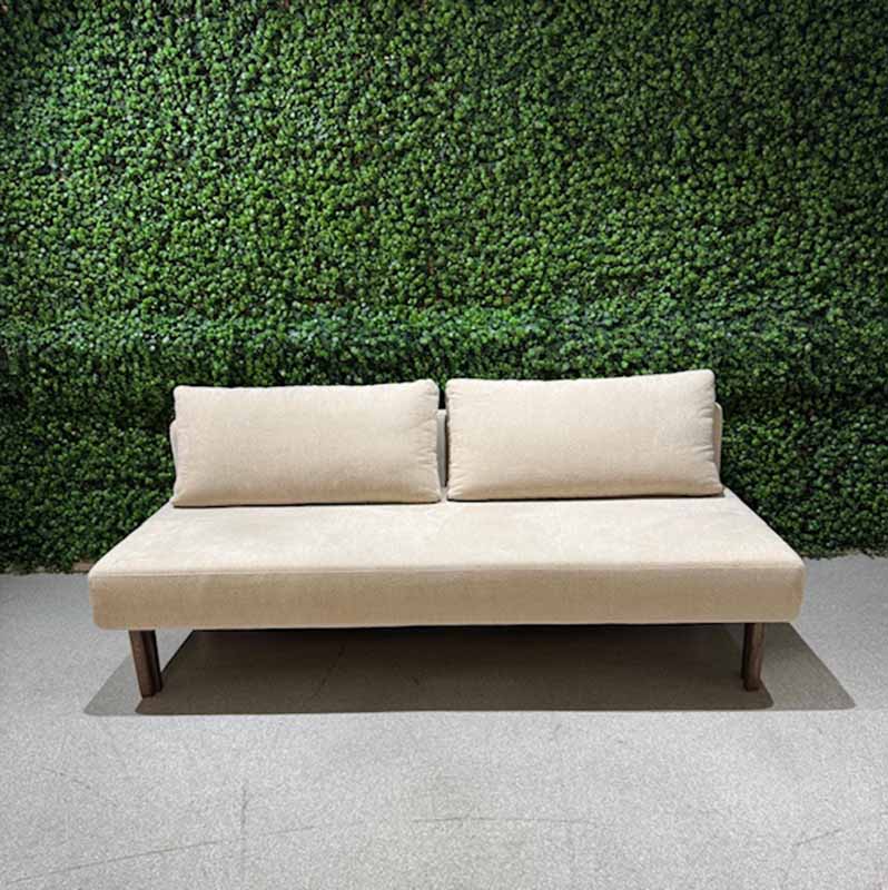 Sleepy bäddsoffa skyltex i beige tyg.